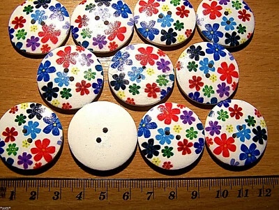 100 Knöpfe 30 mm Blume bunt Holzknöpfe 2 Löcher Restposten Konvolut 0,25 Stück * - Bild 1 von 3