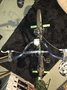 Mountain Bike Avigo Freestyle Fader Neon Green - Picture 1 of 3
