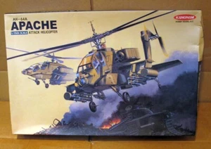 Kangnam 1:35 AH-64A Apache U.S. Army Attack/Anti-Tank Helicopter Big Kit OOP - Bild 1 von 9