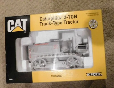 1993 ERTL 2-TON TRACK-TYPE CATERPILLAR TRACTOR IN BOX #2438 1/16 SCALE CAT -MINT - Image 1 of 4