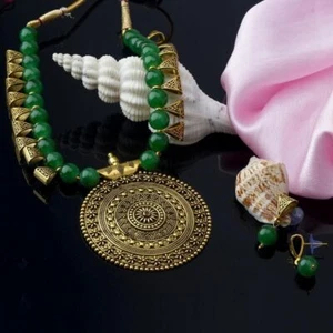 Collar con arete con cuentas de esmeralda verde enchapado en oro de 18k para niña - Imagen 1 de 3
