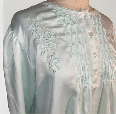 Miss Elaine 睡袍,尺寸娇小,缩褶刺绣,薄荷绿色 — 第 1/4 张图片