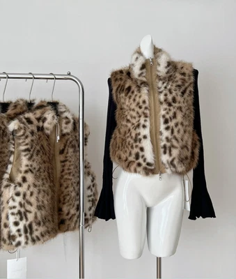 Women's Faux Fur Top Reversible Zip Up Turn Down Collar Sleeveless Leopard Vest - Image 1 of 4