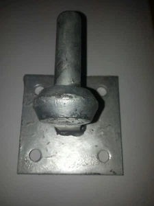Galvanised farm gate hook on square plate 16 mm (5/8 ") bolt on concrete hinge - Picture 1 of 4