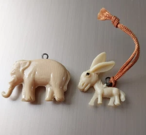 VINTAGE 1940s MINIATURE CELLULOID ELEPHANT & DONKEY CHARMS CRACKER JACKS PRIZES? - Picture 1 of 7