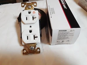 1 COOPER ARROW HART AHIG5362W 20A ISOLATED GROUND WHITE RECEPTACLE - 10 AVAIL - Picture 1 of 2