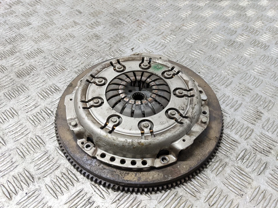 VAUXHALL CORSA SXI A/C MK3 2007 CLUTCH KIT  - Image 1 of 4