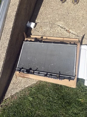 Радиатор для 2010-2013 BMW 135i и 2009-2011 BMW 335i xDrive и 2007-2008 BMW 335xi - Изображение 1 из 2