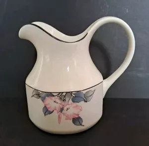 VINTAGE ROYAL DOULTON BLOOMSBURY CERAMIC JUG CREAMER / MILK JUG 12CMS TALL 1989 - Picture 1 of 7