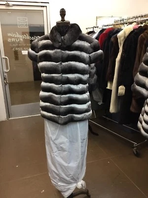 НАТУРАЛЬНЫЙ ИМПЕРАТРИЦЫ ШИНШИЛЛА ВЫСШЕГО КАЧЕСТВА ЖИЛЕТ КРЫШКА РУКАВА SAKS ДИЗАЙНЕРСКИЙ СОВЕРШЕННО НОВЫЙ - Изображение 1 из 4