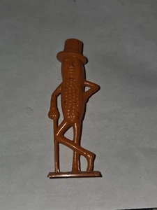 Fischietto arancione vintage Mr. Peanut in plastica  - Foto 1 di 3