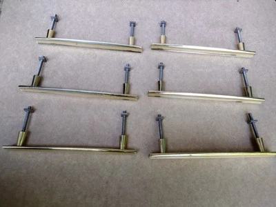 Lot De Six Anciennes Poignées Dorées De Tiroir Armoire ... Ancien Stock  - Photo 1/4