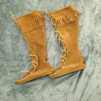Botas Minnetonka Femininas Tamanho 7 Marrom Camurça Joelho Frente Alta Franja de Renda 1222 - Imagem 1 de 4