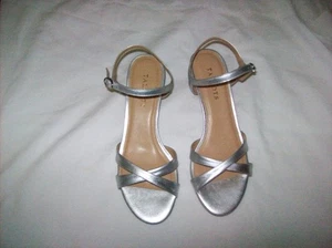Talbots Silver Strappy Leather Sandals - Size 7 1/2M - Picture 1 of 6