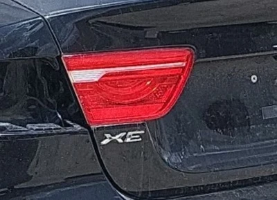Jaguar XE 2017-2019 montaje en cubierta conductor luz trasera izquierda lámpara OEM LKQ Foto 1 de 4