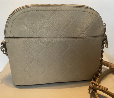 Женская красивая классическая сумочка через плечо Steve Madden Bmaggie Dome  - Изображение 1 из 4