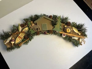 Dekoratives rustikales Hüttenstück Wanddeko mit Hütte, Bäumen und Wildtierelement - Bild 1 von 4