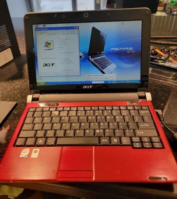 Computadora netbook Acer Aspire One D150-1920 (rojo rubí) Foto 1 de 3