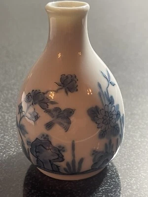 Vintage Small Porcelain Bud Vase, Edo Dynasty J-19 Imperial Collection, Japan - image 1 of 4