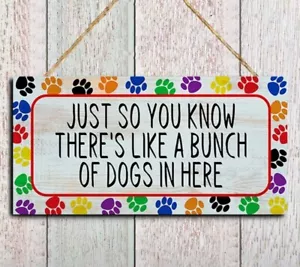Divertido letrero de perro pared de madera decoración del hogar coloridas huellas de patas colgador de cuerda rústica - Imagen 1 de 4