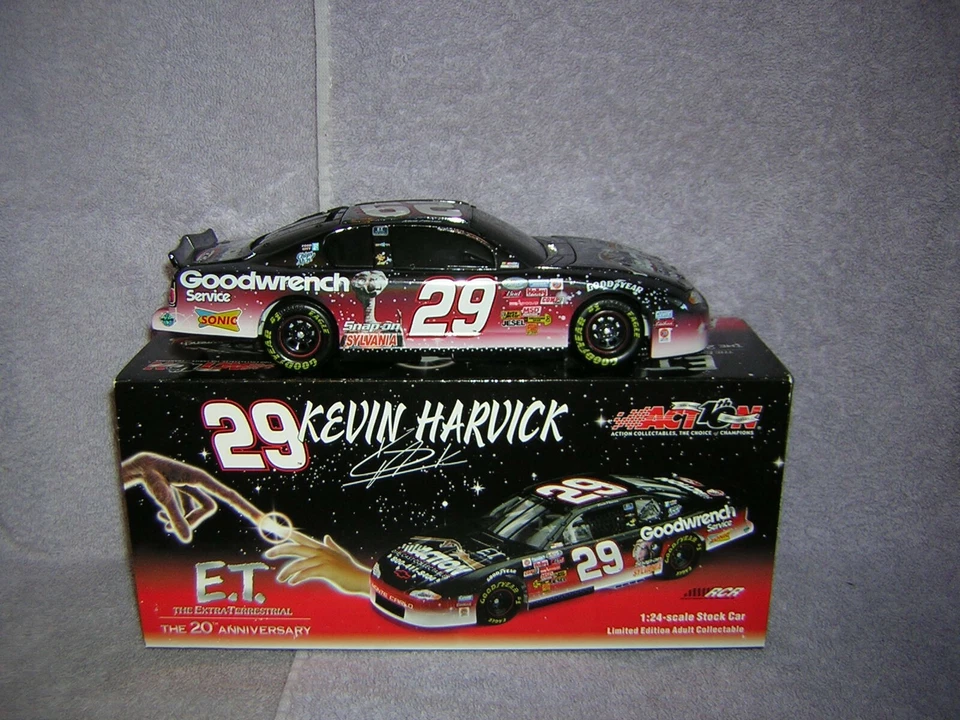 Banco ventana negro Kevin Harvick escala 1/24 fundido a presión por acción. Y está como nuevo. Foto 1 de 1