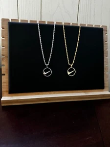 Collar Nike Swoosh - Oferta de paquete - Chapado en oro y plata - Cadena de 20" cuerda de 3 mm - Imagen 1 de 3