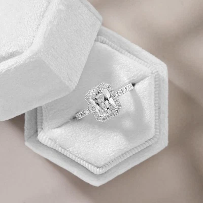 Anillo de compromiso de diamantes pavé halo corte radiante de 2,37 quilates VVS1 D oro blanco de 14 k Foto 1 de 4