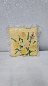 Cuscino a quadri con fiori da fattoria punto croce con pizzo - Foto 1 di 6