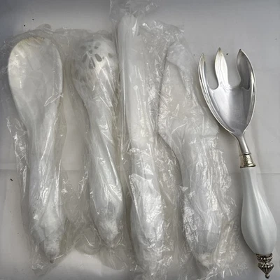 Juego de servir Godinger plateado 5 utensilios para servir asas de porcelana blanca Foto 1 de 3