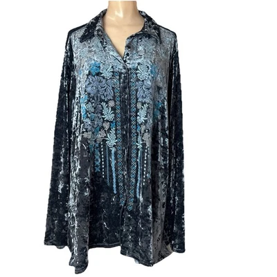 Blusa túnica Andree by Unit 1X/2X bordada floral boho veludo esmagado azul - Imagem 1 de 4