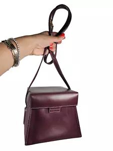 Borsa LOEWE. Borsa a tracolla vintage Loewe in pelle bordeaux a forma di cubo. - Foto 1 di 11