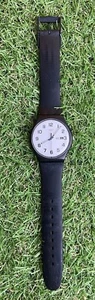 SWATCH AG1999 Vintage Unisex Uhr Day Date weiß schwarz braucht neue Batterie - Bild 1 von 4