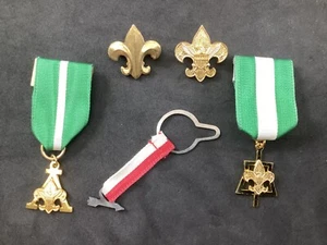 5 Vintage BSA BOY SCOUTS Fleur de Lis Pins Tie Tacks Scouters Training Key Arrow - Picture 1 of 2