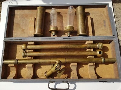 Ancien NIVEAU à Eau d' ARPENTAGE - Outil de Géomètre, dans son Coffret d'origine - Photo 1/4