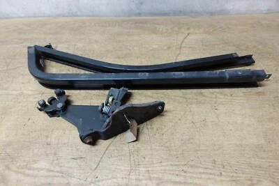 42725 2F 2016 RENAULT KANGOO N/S LEFT SLIDING DOOR RAIL. - Image 1 of 4