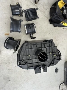 2020-2022 Chevrolet Corvette C8 Engine Air Intake Box Housing Filter Assy OEM - Picture 1 of 3