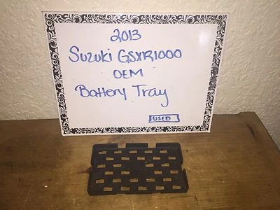 Bandeja de batería OEM Suzuki GSXR1000 2013 2007-2016 parte #33652-16g00 Foto 1 de 2