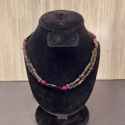 Cuentas de virutas de cuarzo ahumado de plata de ley de ónix negro mejorado. Collar ágata magenta Foto 1 de 4