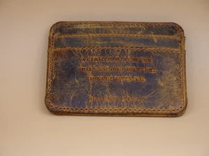 Cartera de cuero compacta para hombre A Gentleman Is One Who de cuero genuino tarjetero - Imagen 1 de 4