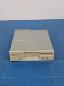 Unidad de disquete TEAC FD-235HF A291 3,5" 1,44 MB beige/bisel bronceado vintage retro - Imagen 1 de 5