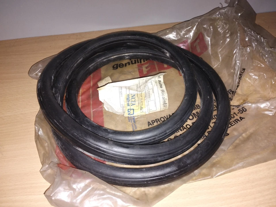 PROFILATO GOMMA CRISTALLO PORTA POSTERIORE FIAT FIORINO - FIAT 7588111