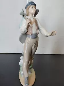 Lladro Wandering Minstrel #5676 Young Man With Stringed Instrument - Picture 1 of 6