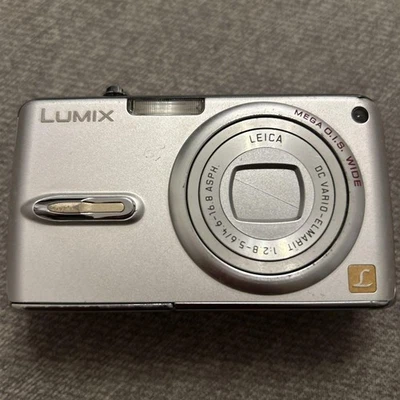 Panasonic LUMIX DMC FX07 fotocamera digitale argento compatto 3x zoom ottico ... - Immagine 1 di 4