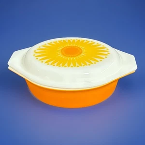 Pyrex Daisy Oval Casserole #043 (1.5 Qt) with Daisy Lid Vintage (M) - Picture 1 of 16