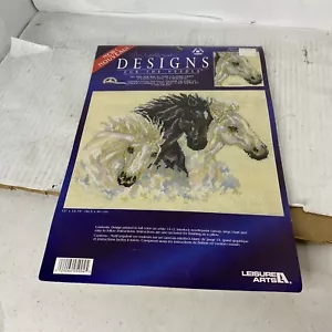 Leisure Arts Zahnseide Nadelspitze Designs Wildpferd NUR STOFF - Bild 1 von 2
