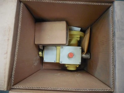 Bomba de pistón Milton Roy MDP15B02C5M11AA nueva Foto 1 de 4