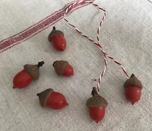 6 echte kleine Eicheln, Roteicheln, rot bemalt - acorns - Bild 1 von 2