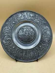 Piatto tedesco in peltro XVII secolo Norimberga rilievo offerta di Noè - Foto 1 di 13