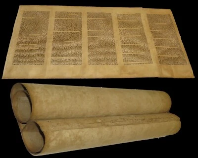 LARGE RARE TORAH BIBLE MANUSCRIPT VELLUM LEAF 150-200 YRS OLD FROM ITALY - Image 1 of 4