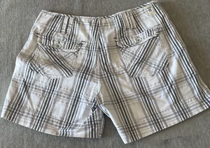 Levi’s Check Plaid Short Women’s Size 10 Cotton Spandex White Gray Black - Picture 1 of 23